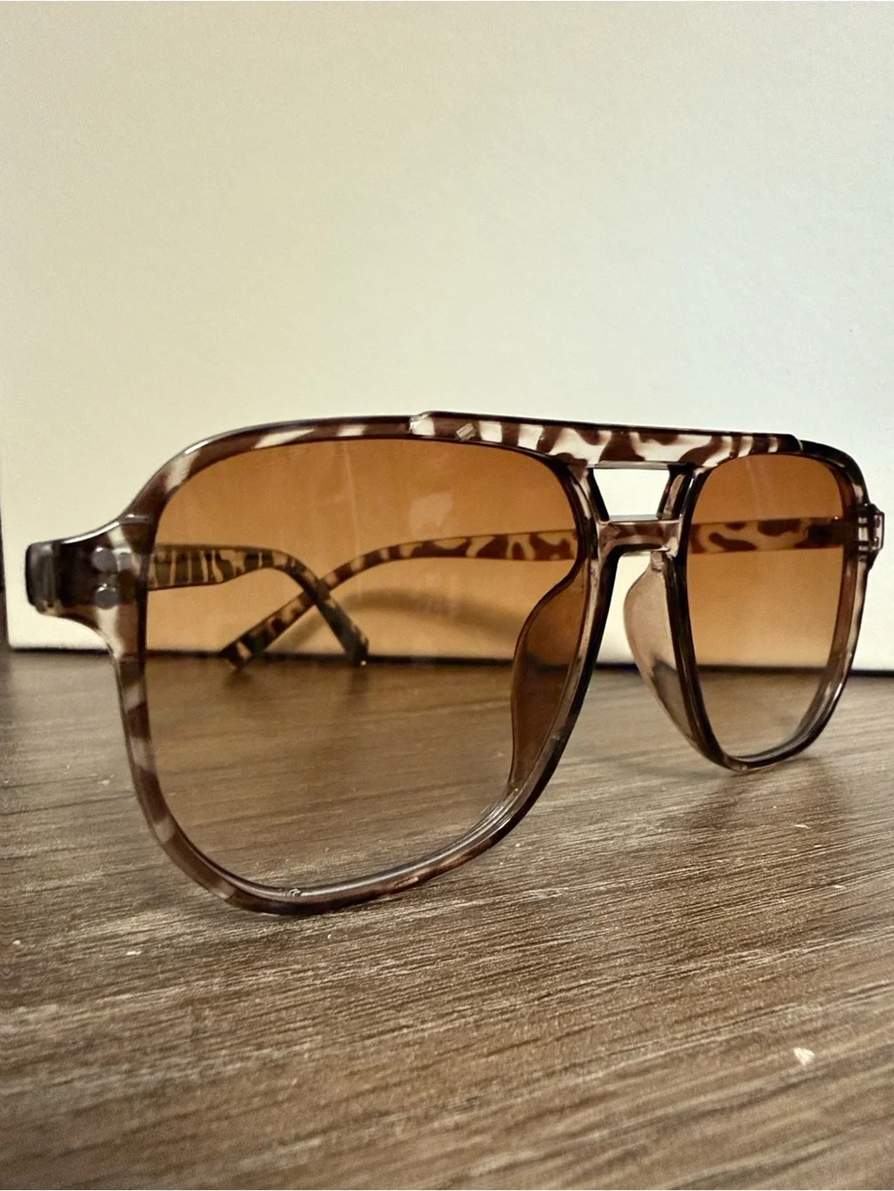 Women’s Tortoiseshell Sunglasses - Brown Gradient Lenses
